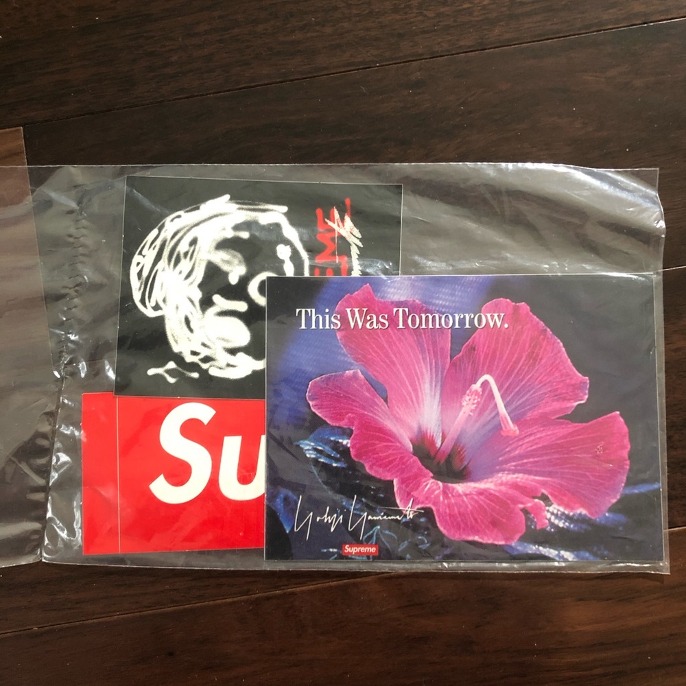 NWT FW20 Supreme stickers in concealed plastic